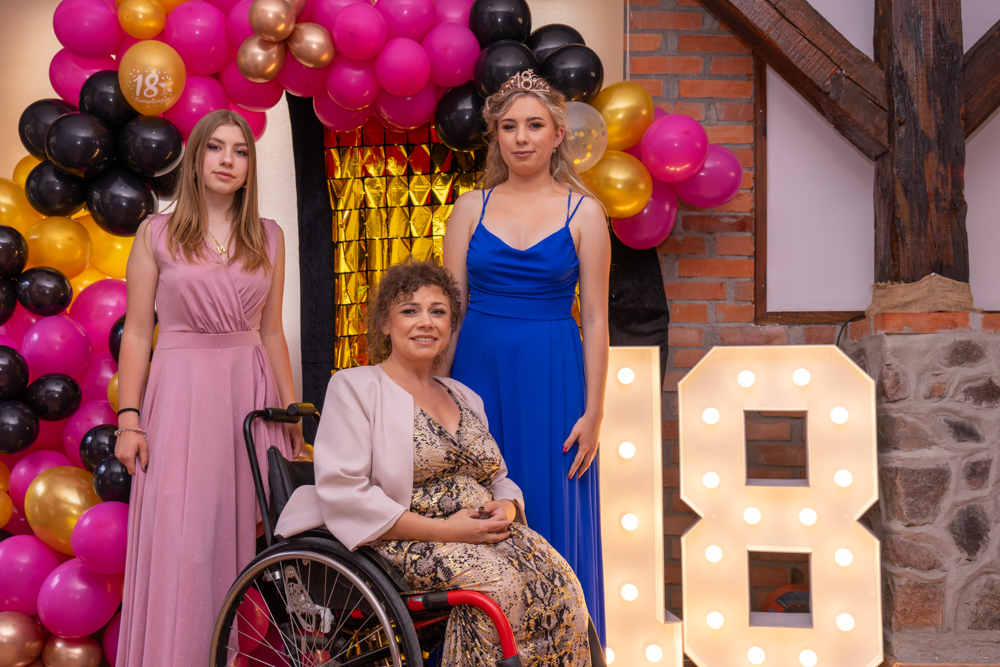 Urodzinowe konfetti w kadrze